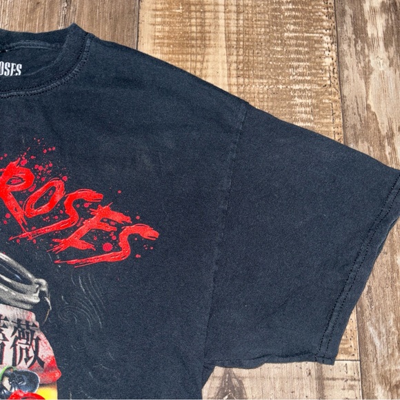 Guns n Roses Japan Tour Band Tee Shirt 2017 rare htf large goggles swords - Picture 5 of 16